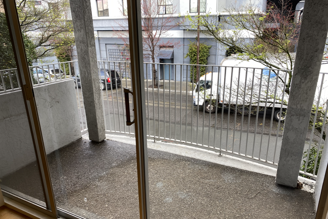 balcony - 1 bed/1 bath apartment for sublease - Downtown Berkeley!