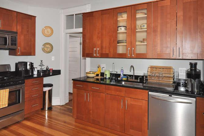 . - Large 3 Bed, Updated Kitchen, Dishwasher, Laundry in Building Apartments