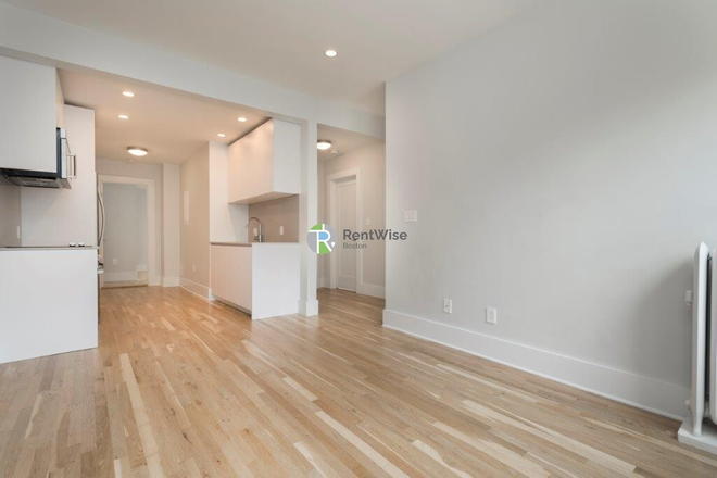 1 - SEPT 2026- Brighton 3 bed, Updated Appliances! H/HW inc. No Fee Apartments