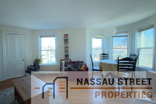 Living room - 3BR apt-Maple St-Princeton