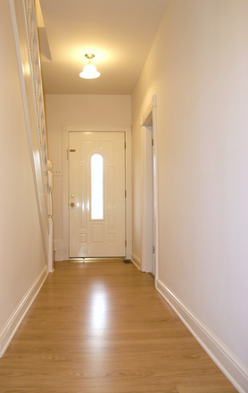 Main entrance - 6 Bed 3 Bath Spacious House