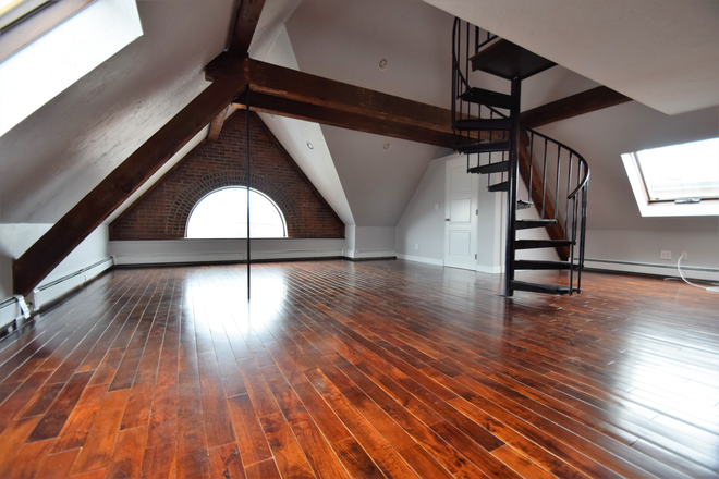 X - FIRE HOUSE LOFT - CENTRAL AC - FREE LAUNDRY