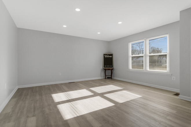living area - Spacious Off-Campus Living Near UMD – Renovated Rooms Starting at $850 House