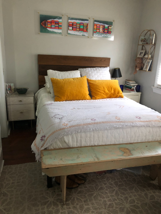 Master bedroom - 2 bdrm/2 bath with yard, 3 blocks from campus House