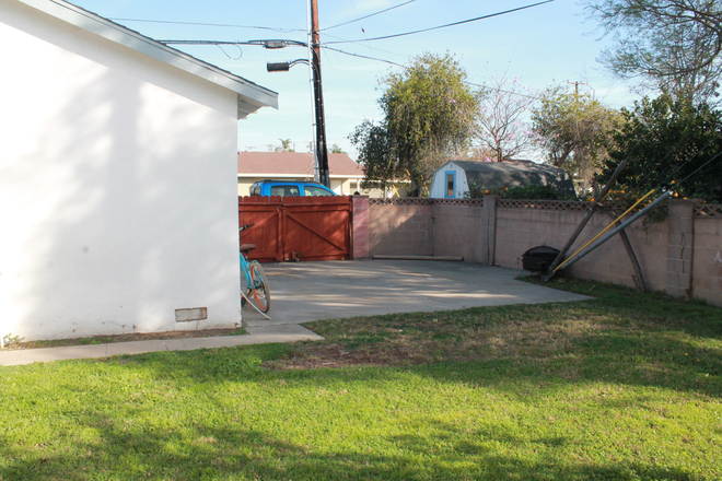 back yard has gate and 3 cars can be parked there in addition to garage - Spacious 4BR Home Near Chapman University – Madison Ave