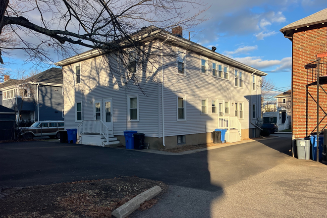 Back parking area - Apartment close to campus