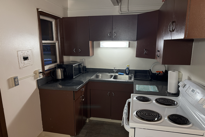 Kitchen - Athens Court Graduate Housing