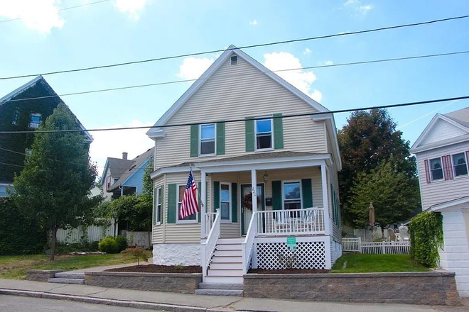 Front of the house - 220 White Street - 5 Min Walk to Campus