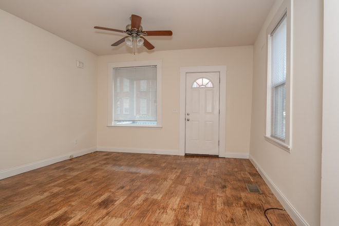 Living Space - 2917 Bellevue House