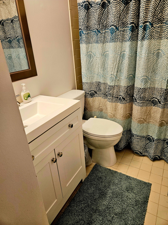 Full Bathroom - Furnished room in shared townhome-Hampshire Dr-Plainsboro