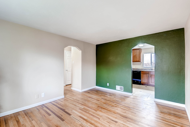 living room - Duplex unit (2bd/1ba) west of campus; on bus line Duplex