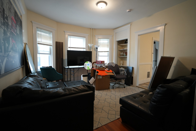 1 - SEPT 2026 – Brighton 3 Bed with 3 Parking Spaces & In-Unit Laundry, Pet Friendly! No Broker Fees! Apartments