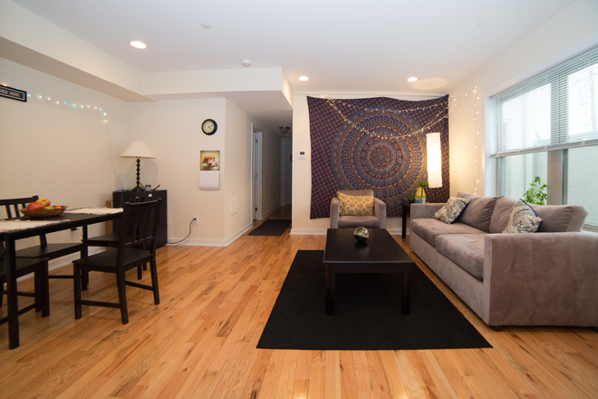 family room - Gorgeous Spacious 3 bed 2 bath apartment