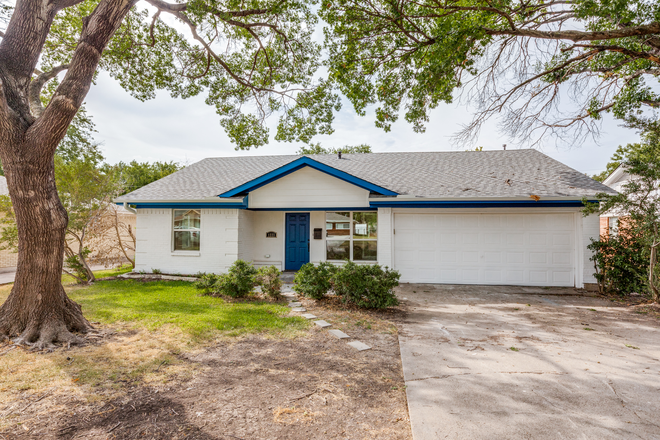 front of home - 1223 Evergreen Drive House