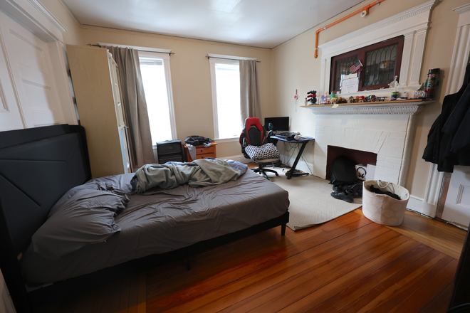 x - LARGE 3 BED OR 4 BED SPLIT - ALLSTON - GREEN LINE (B) Apartments