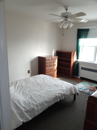 Tenant bedroom - $700 rent + $50 flat utilities / 1700ft, 3BR/2.5BA - Private Bedroom Room Rental Townhome