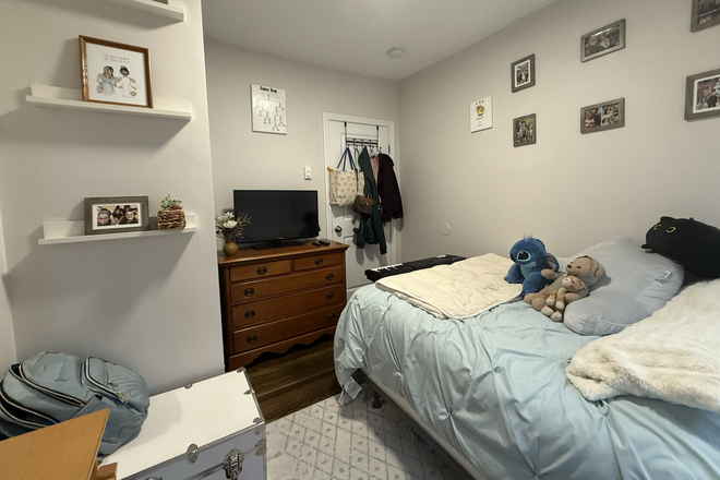 bedroom - Room rental, close to Berklee Apartments