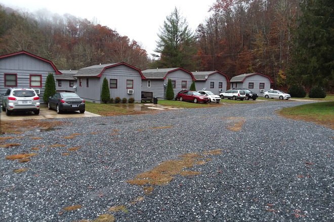 Row of one bedroom cottages - Cullowhee Cabins and Cottages Rental