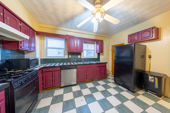 . - LOCATION!! Huge 6 Bed/2.5 Bath near HBS available 9/1/26! Parking Included! Apartments