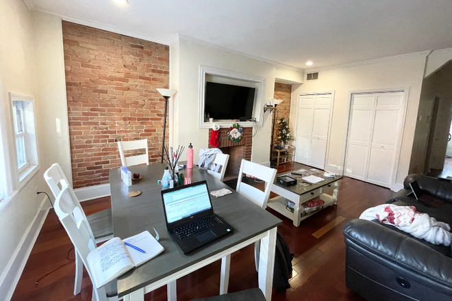 living room - **NO BROKERS FEE!!** Stunning 2 Bed / 1 Bath w/ LAUNDRY IN UNIT!! Avail 9/1/26!!