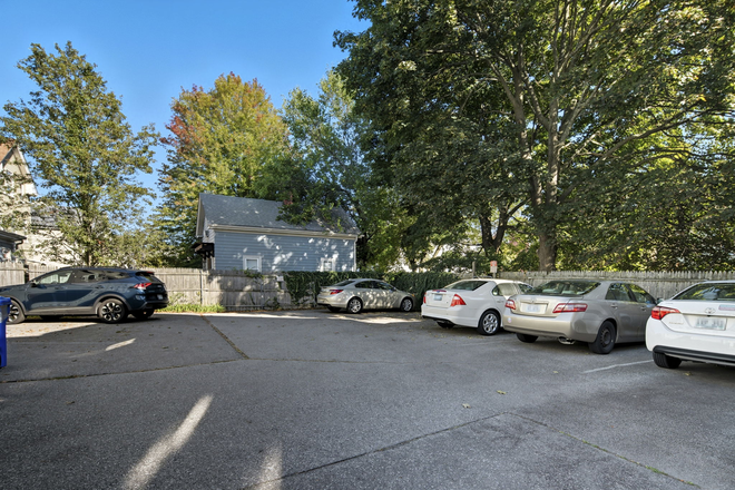 Parking - All Utilities, 2 bedroom Apartment, WIFI, Walk to Brown