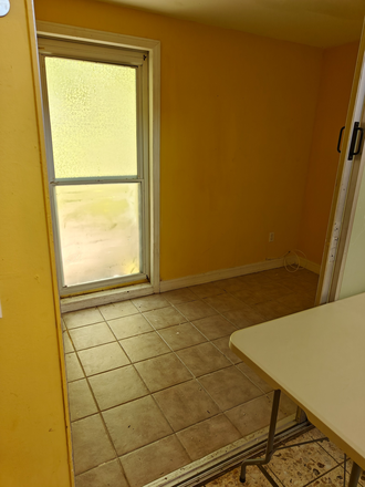 Anteroom - Room in private home, private bathroom, guest area, private entrance, shared laundry/kitchen