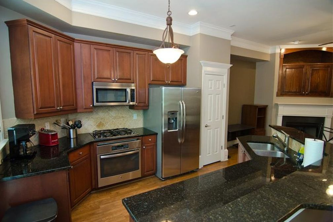 Kitchen - Clifton Heights/Female roommate/Gated community Townhome