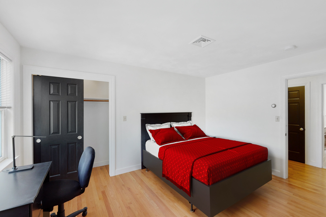 Bedroom A - 4 rooms left - South Street - Furnished Student Housing - Walk to Campus Townhome