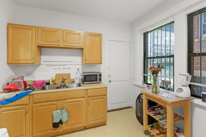 Call NOW for showings! 617-236-8600 - COMM AVE - LRG 3BR ON ALLSTN/BRTN BORDER *AVAIL NOW!* W/ 2 BATH, LNDRY IN BLDNG, PRVT DCK, H&HW INC! Apartments