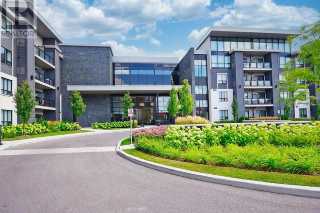 Outside - Spacious 2 Bedroom 1.5 Bathroom Condo–5 min drive to UTM Campus