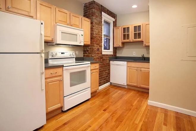 Kitchen - Renovated 1-Bedroom Condominium – Fenway