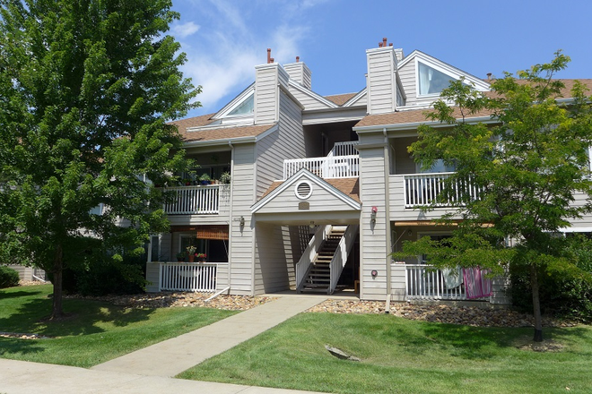 1 - AVAILABLE 6/5: 4828 Twin Lakes Rd. #1