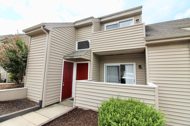 Front - Camden Townes townhome for rent, located .5 miles from campus!