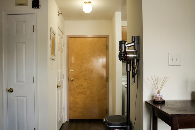 Front door - 2 Bedroom 1.5 Bath close to Monroe Park Campus Apartments