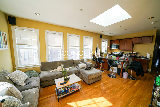 148 hillside - no fee - 5 beds 2 baths renovated on Hillside St - Sept 1st