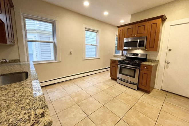 living - UPDATED 4 BED WITH WATER INCLUDED! AVAIL 9/1/26!! Apartments