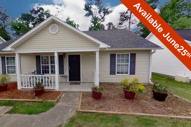 Front - 3 BD/2BA Home with Fenced Back Yard in Azalea Trace - Students Welcome