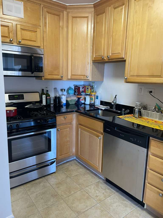 Kitchen - Highland House Apartments