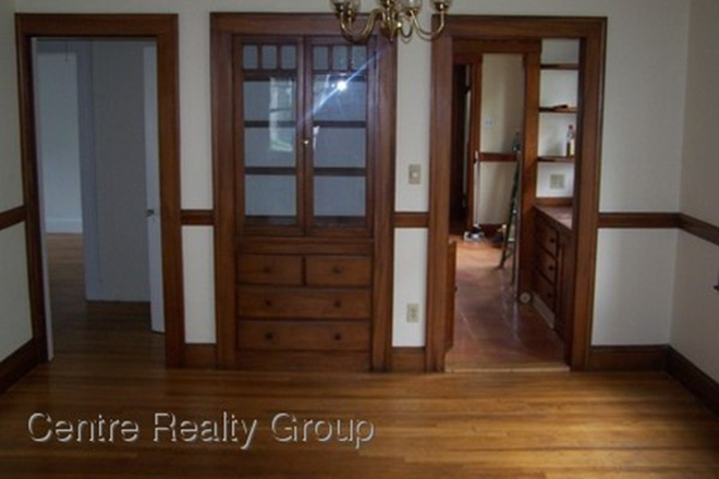 . - Sunny 2 Bed / 1 Bath w/ Parking!! Available 8/31/2025! Apartments