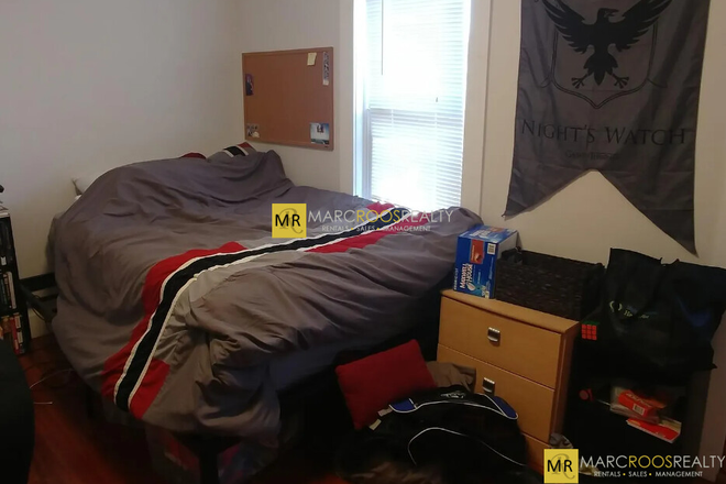 Bedroom - Medford 5 Bed Bowdoin St Apartments