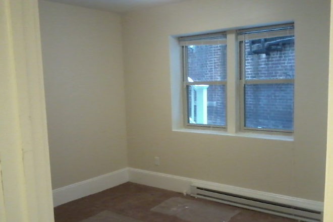 Photo - Beautiful and spacious garden level 3 bedroom, in the heart of Fenway Apartments