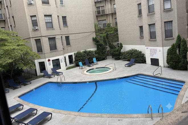 swimming pool and hot tub - Reservoir Place condominium