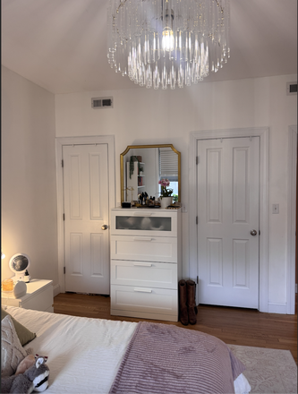 Bedroom - 2021 Commonwealth Avenue Apartments