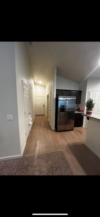 Entry hallway /kitchen - Private Room House