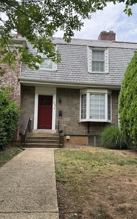 Deep front lawn - Near Georgetown Hospital 6-Bedroom 3-Bathroom Rowhouse!