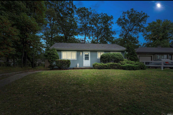 Front - Stadium views, walk to campus, 3 bed 1 bath home on quiet street