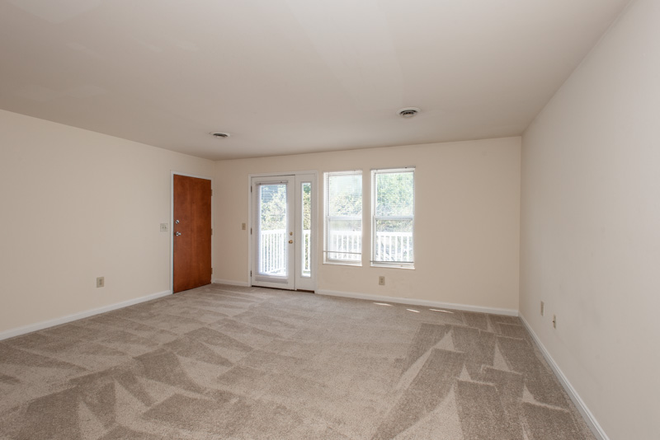 Living Room - 246-254 E University Ave Apartments