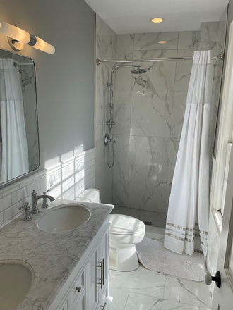 Private full bath en-suite - Furnished room for male-Brunswick Ave-Lawrenceville House