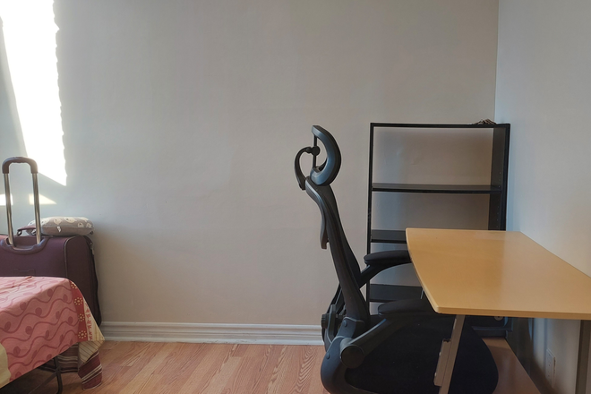 bedroom - Private room walking to UofT campus