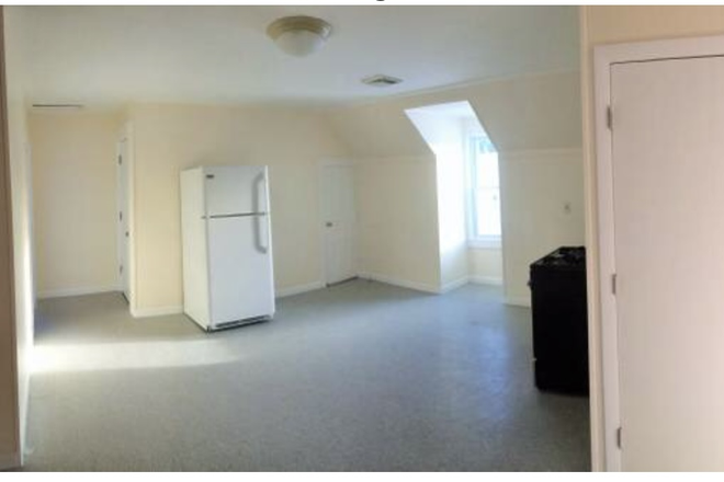 Kitchen - Spacious 3 Bed/1 Bath, ONLY 1 Block from North Campus - Students welcomed! Apartments